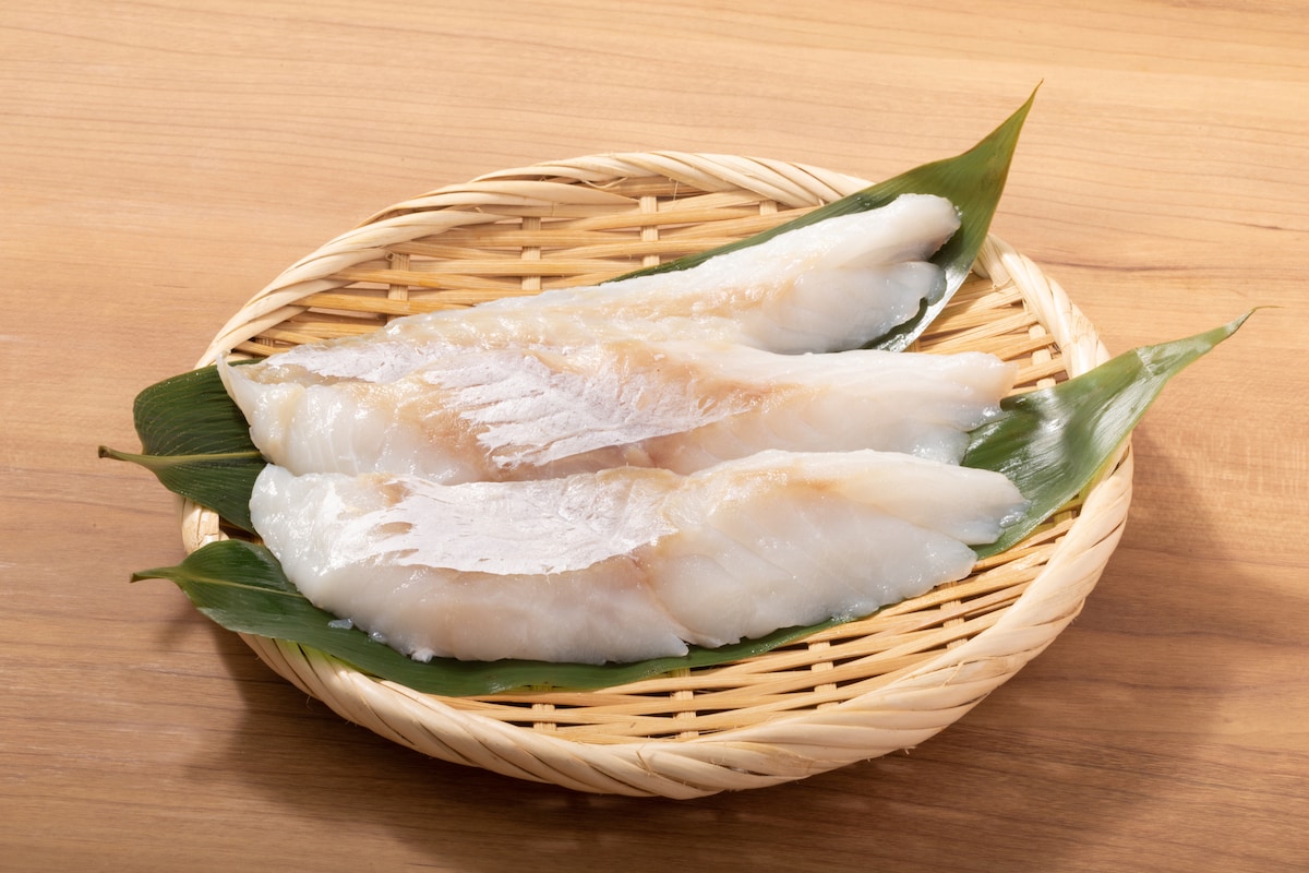 レンチン5分「白身魚の長芋蒸し」で胃腸をケア。トワイニングの携帯缶と揉むだけ「ポリ袋おやつ」