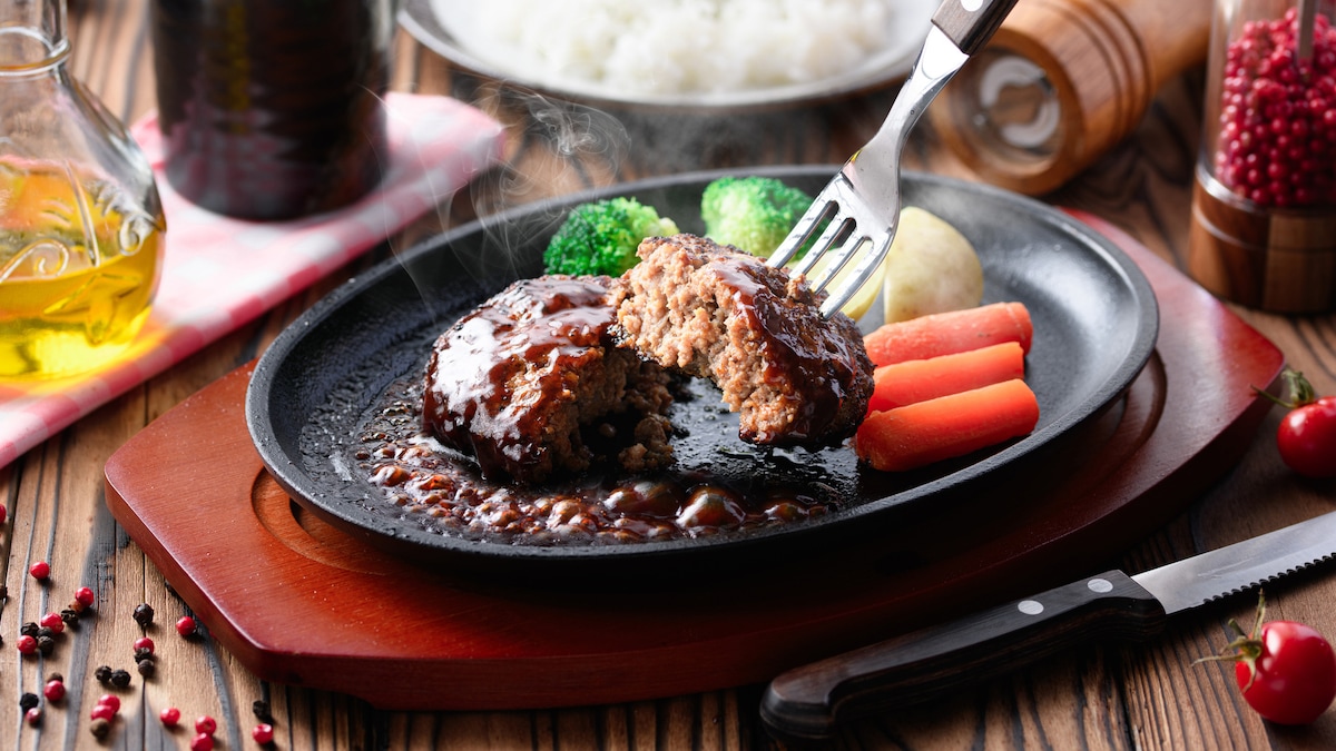 パックのまま作る「こねないハンバーグ」と冷凍パスタ術!すっぱいイチゴが劇的に甘くなる裏ワザ