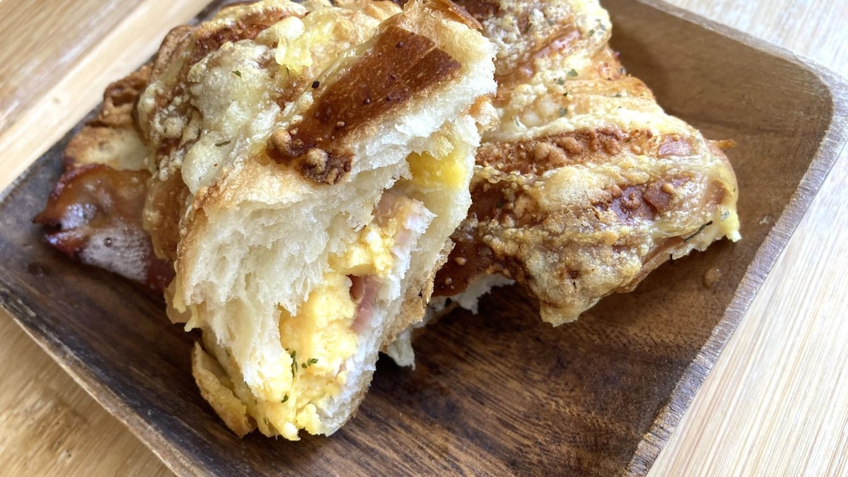 サクッ♪ホテルで食べるパンのような味わいに感動【セブン】本格的なクロワッサンサンドが超美味だった