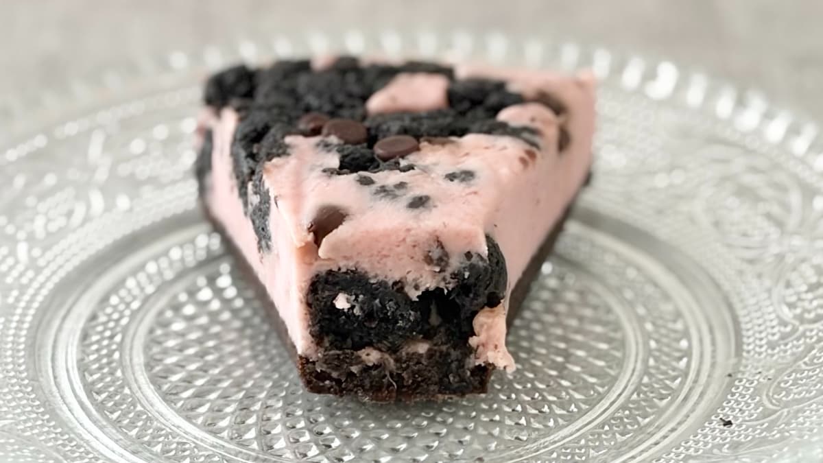 甘酸っぱさと多彩な食感が楽しめる!【セブン】のワンハンドケーキって?