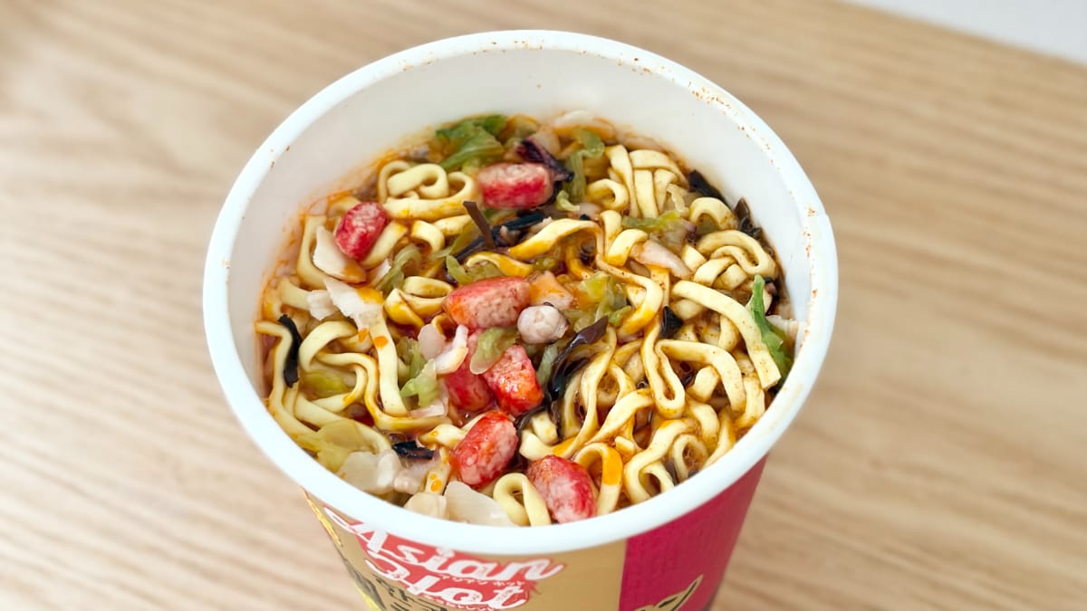 ピリ辛スープがクセになる！【明星】海鮮の旨みも楽しめる新作カップ麺