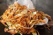 30円で満腹「悪魔の焼きそば」と蒸し大豆の最強サラダ！傷みやすい「新玉ねぎ」の正解保存術