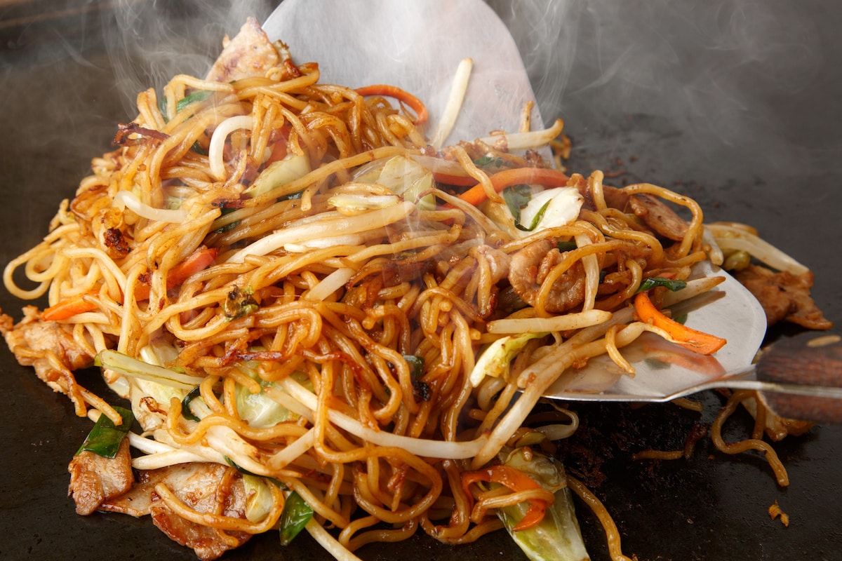 30円で満腹「悪魔の焼きそば」と蒸し大豆の最強サラダ！傷みやすい「新玉ねぎ」の正解保存術