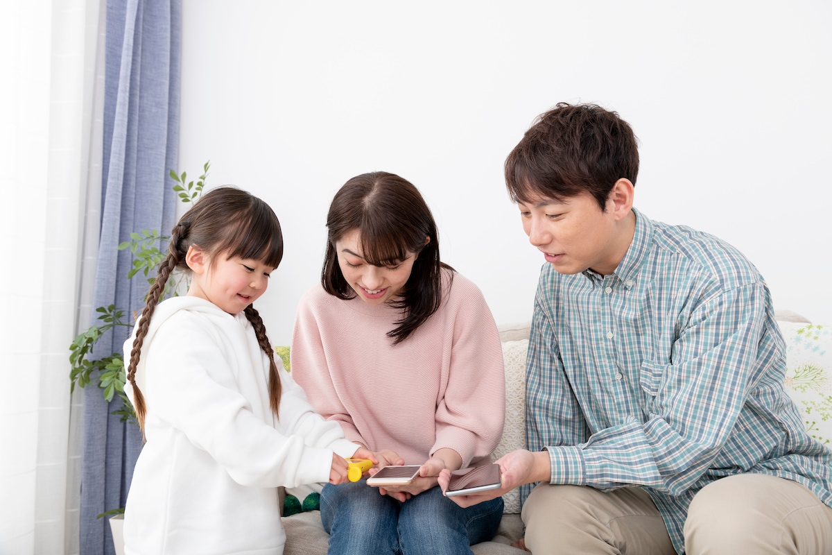 スマホはまだ早い？子供の連絡手段におすすめなスマホ以外の代替案と安く済む方法