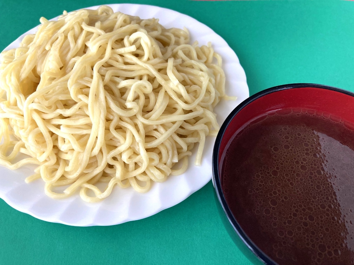 4月14日新発売！麺量300gでボリューミー！！【セブン】自分好みにアレンジもできる「セブンプレミアム つけそば」