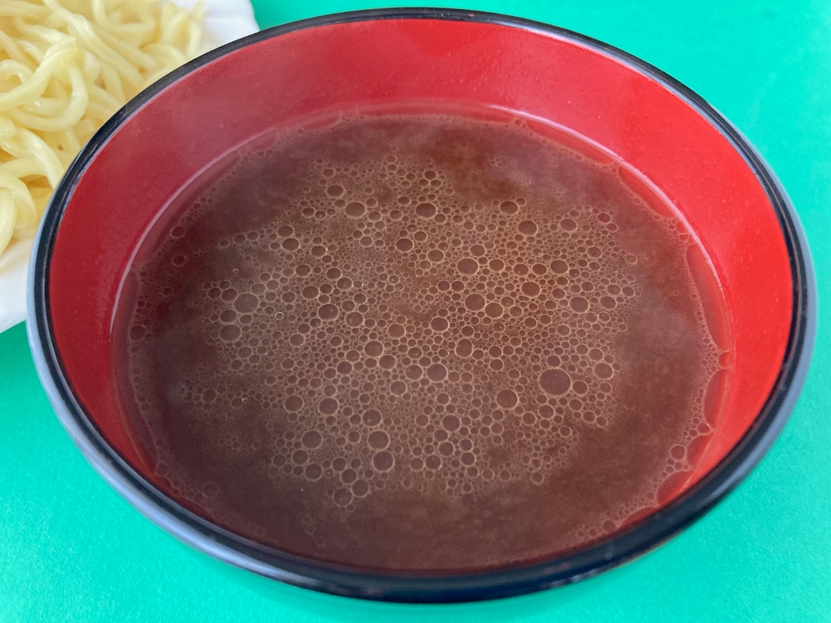 4月14日新発売！麺量300gでボリューミー！！【セブン】自分好みにアレンジもできる「セブンプレミアム つけそば」