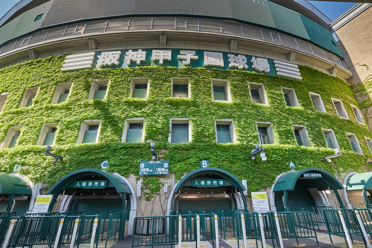 伝説の「延長18回」と満塁弾に沸く選抜。完売続出の甲子園と日本代表“アジア最強DF”復帰の英国遠征