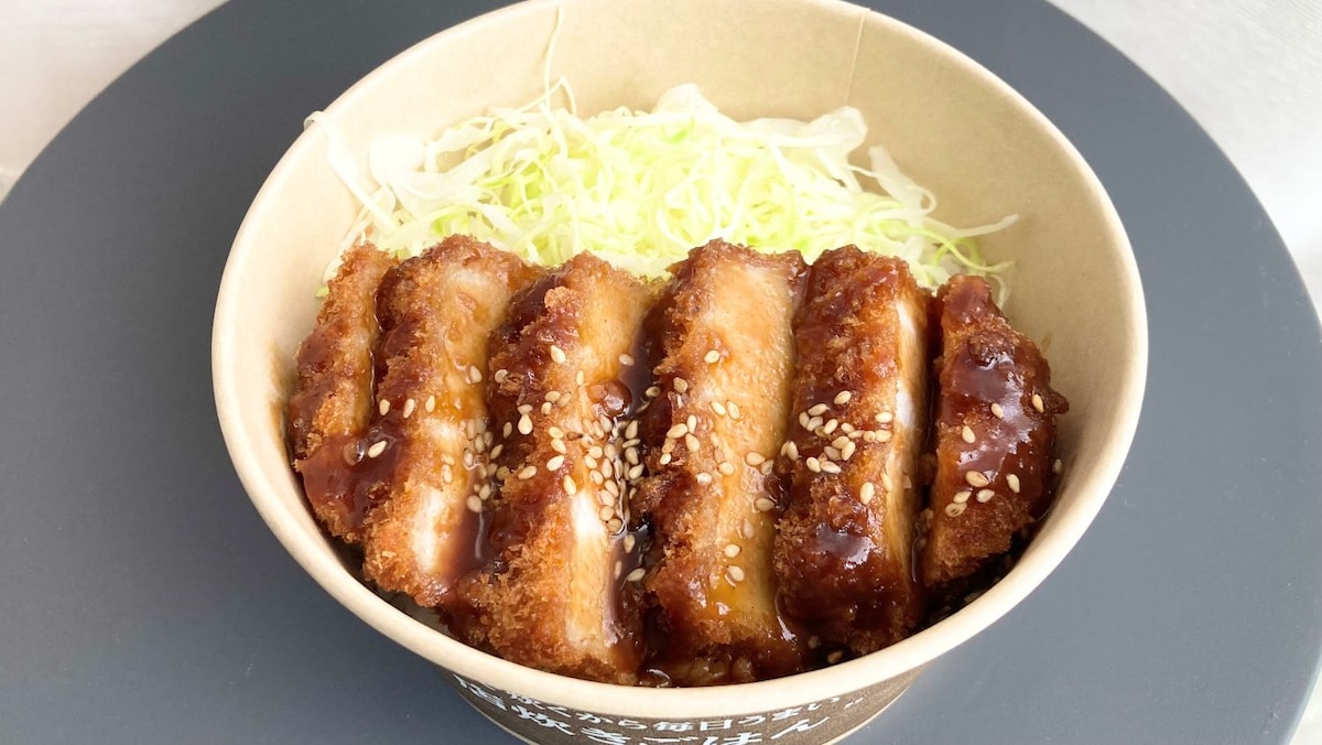 甘じょっぱソースがたまらない【ローソン×まい泉】箸が止まらない魅惑のカツ丼