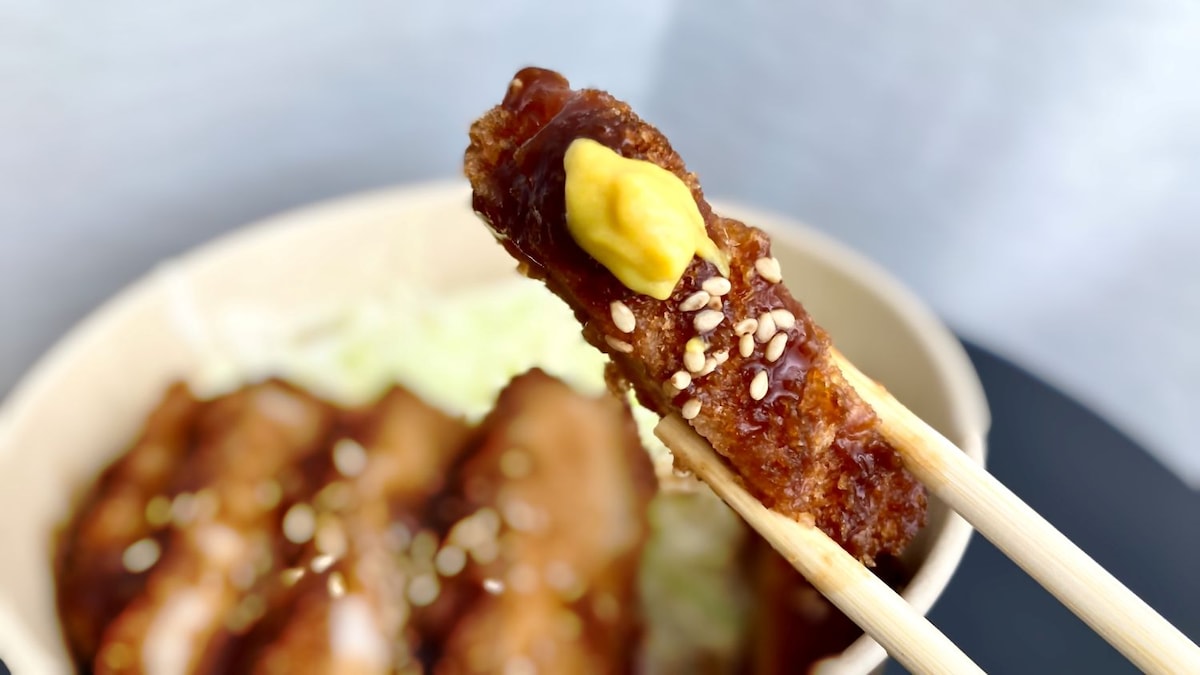 甘じょっぱソースがたまらない【ローソン×まい泉】箸が止まらない魅惑のカツ丼