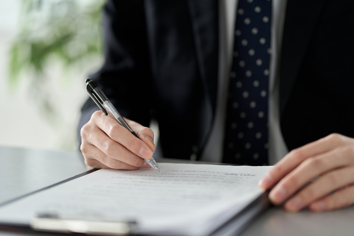 義兄のことを信じて任せたのに……ある日、世帯年収600万・50歳女性のもとに届いた税金の督促と同時に起きていた驚きの事態