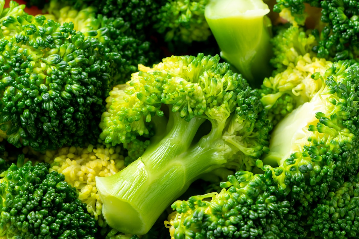 ブロッコリー丸ごと飯と「うま味噌丼」の時短術！余った皮を3分で絶品おやつに変える魔法のワザ