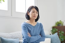 会社にしがみつけばよかった…49歳女性の後悔とは？そのほか子育て費用増加による将来への恐怖も