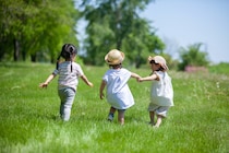 仲の良い三姉妹だったのに……母の遺産をめぐる骨肉の争いで崩れた関係。世帯年収150万・50代女性が明かす顛末