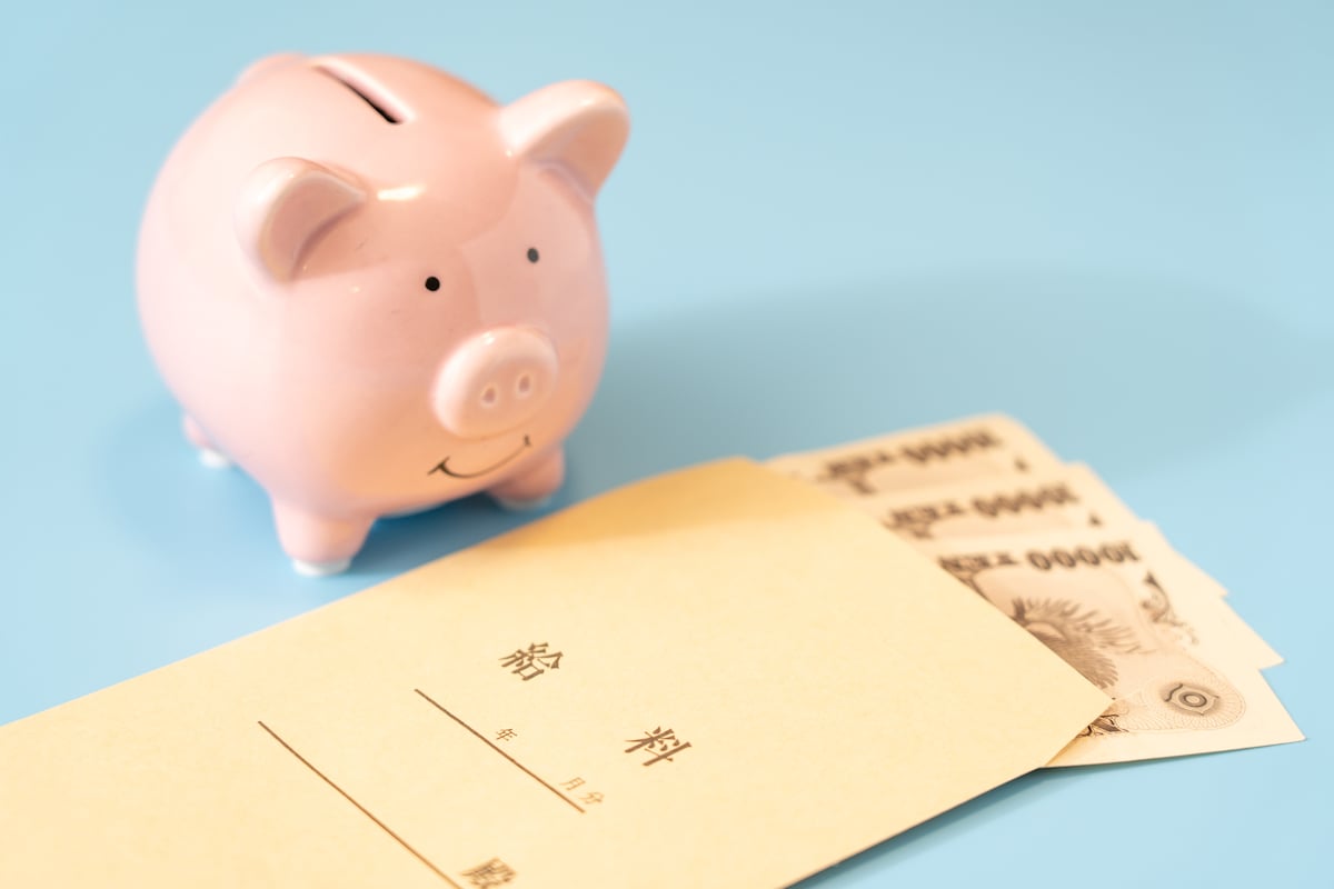 【手取り25万円】年収や生活実態……。そのほか40歳男性に押し寄せる物価高の影響も