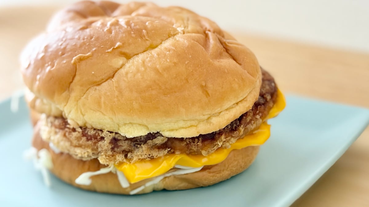 春の大定番！【マクドナルド】人気バーガーの新作が「味濃くて沁みる」