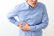右脇腹の痛みは内臓の病気？血糖値上昇のサインと、松本純氏の訃報から学ぶ胃がんの初期症状