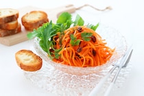 火を使わず彩り副菜！ツナとにんじんのラペ＆レンジで完結「丸ごとにんじんサラダ」とカリッとチーズ焼き