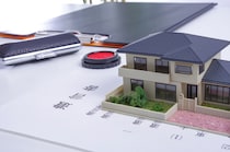 遺言は「父の意向ではない」。父が遺した公正証書の内容に納得しない兄弟、世帯年収700万・60歳男性がとった冷静な対応とは？