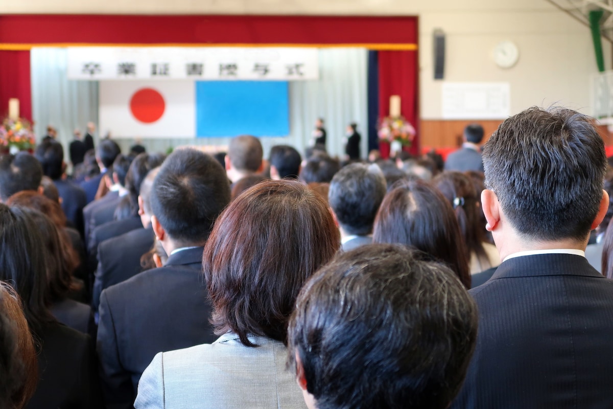 「鼻をすする音がうるさい！」卒業式でママ友が暴言→その後…。垢抜け成功で○○に激似！？保存容器の神収納術