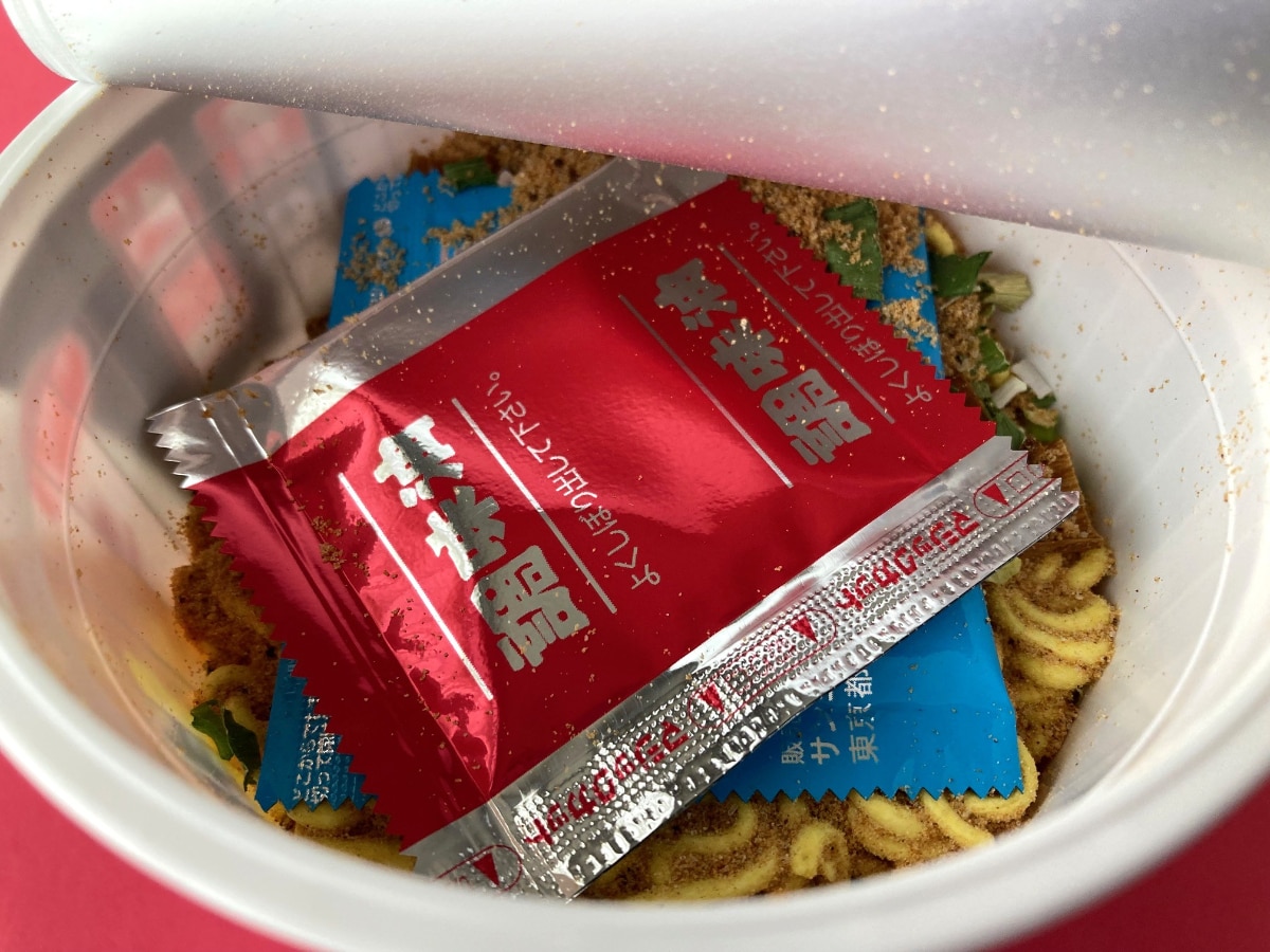 麺のボリュームに感動！スープも飲み干したくなる味わい！【ファミマ】札幌の名店「純連」監修の濃厚みそラーメン