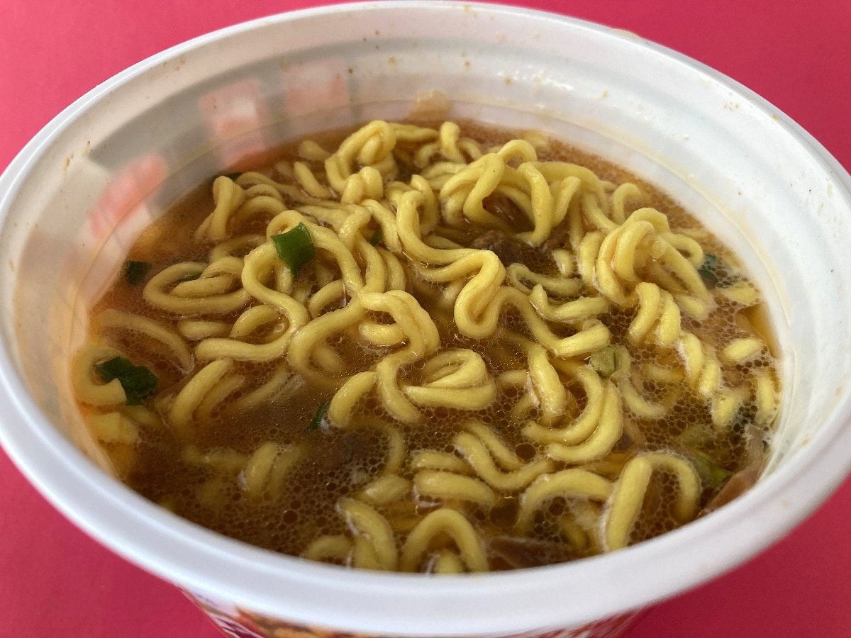 麺のボリュームに感動！スープも飲み干したくなる味わい！【ファミマ】札幌の名店「純連」監修の濃厚みそラーメン
