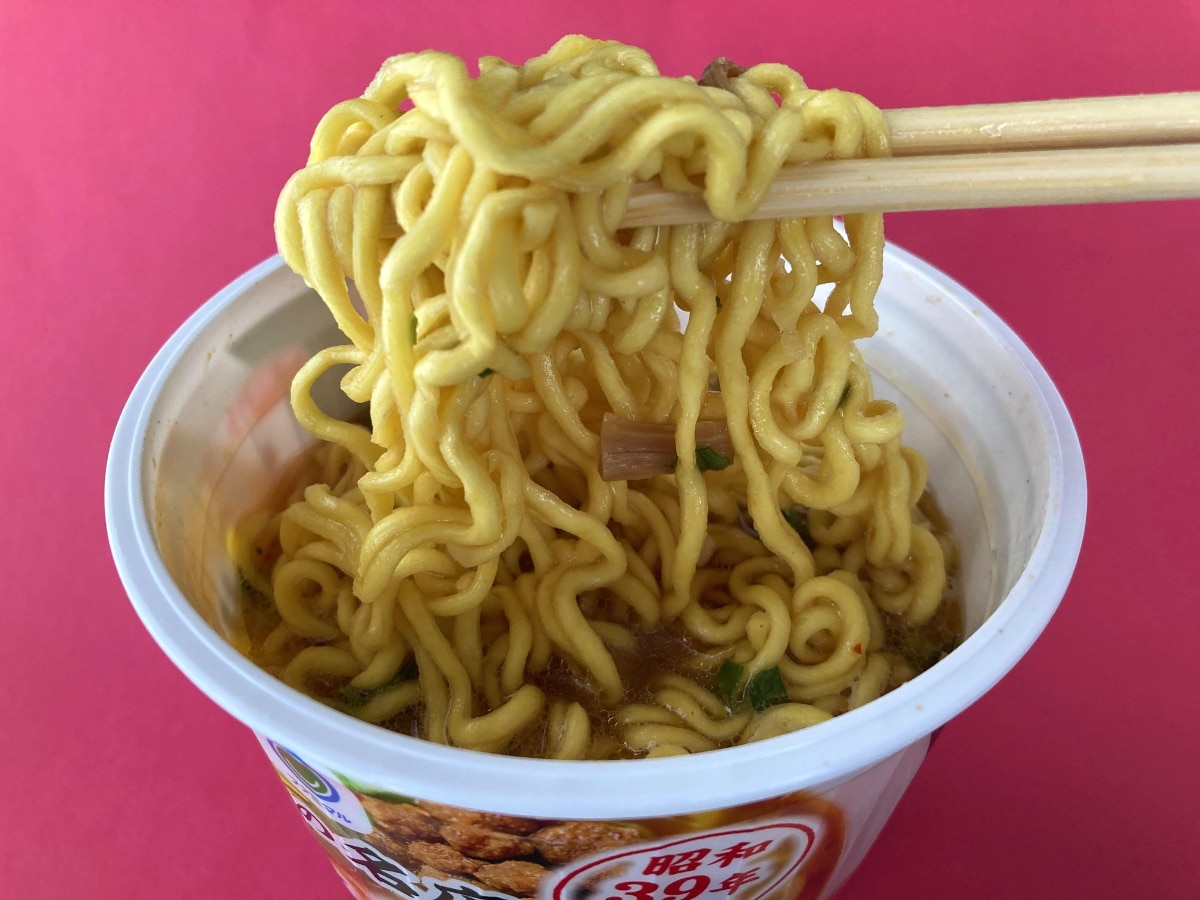 麺のボリュームに感動！スープも飲み干したくなる味わい！【ファミマ】札幌の名店「純連」監修の濃厚みそラーメン