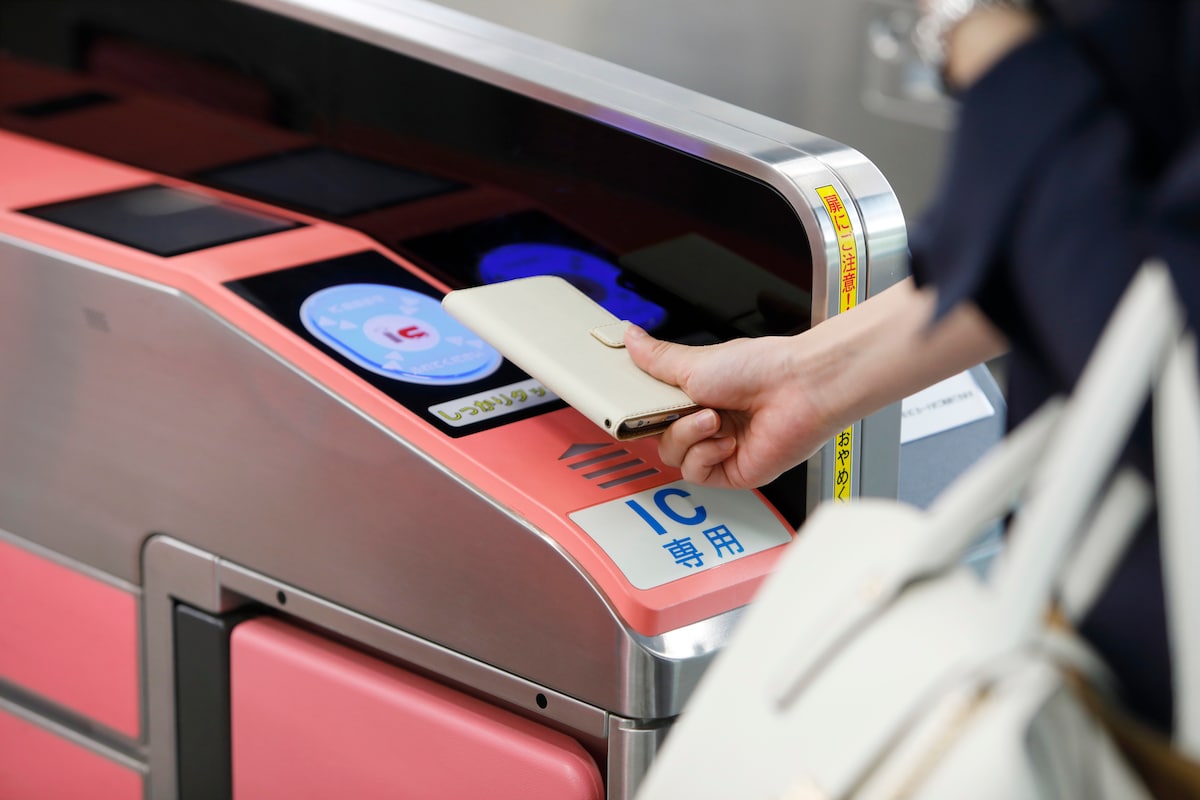 モバイルSuicaで子供と一緒に改札を通れる？ ママの疑問を解決 