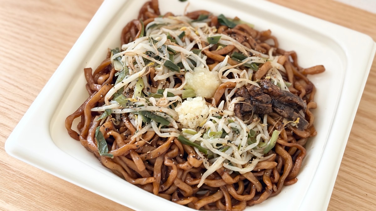 「これハマるわ」「ジャンクすぎる」【ファミマ】のコラボ麺がパンチ抜群