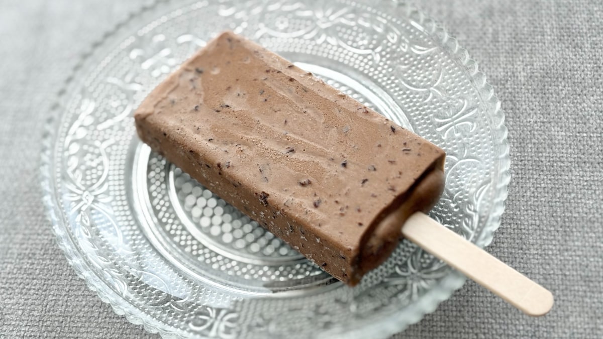 コーヒー×チョコが「めちゃめちゃうまい」【セブン】の新作アイスって？