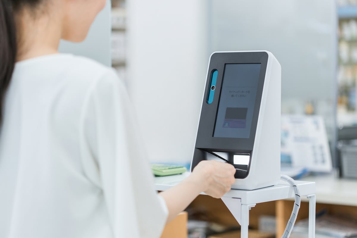 マイナンバーカードを保険証として使うときの持ち物と注意点 