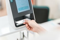 マイナ保険証は親のスマホに登録できない？未就学児の受診手順とママの安心解決策 