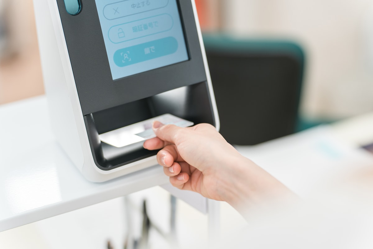 マイナ保険証は親のスマホに登録できない？未就学児の受診手順とママの安心解決策 