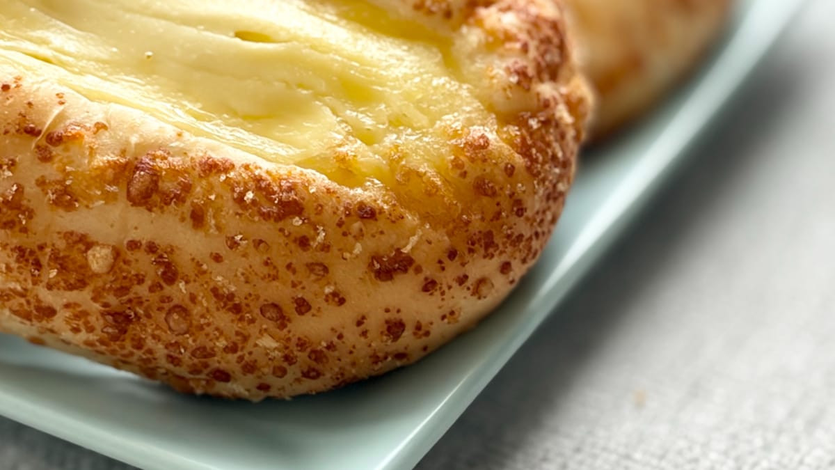 シンプルなのにハマる！【ファミマ】3個入り惣菜パンがつい食べちゃう味