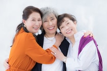 50代の洗練コーデ1週間スナップ！「おば見え」するシアートップスの落とし穴と今っぽく見える靴の正解
