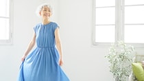 ミドル世代のおしゃ見え春ワンピ3選！冨永彩心・桐島かれんに学ぶ「靴・眼鏡・バッグ」で垢抜ける大人の極意