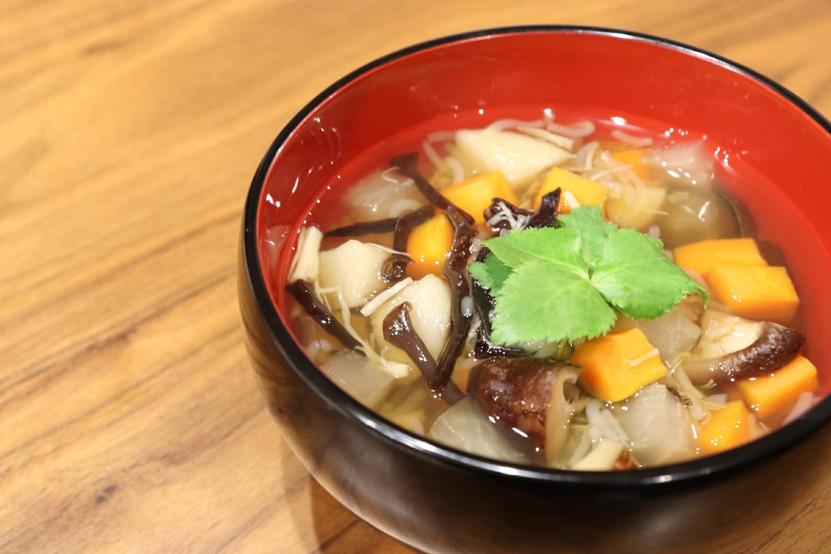 【ハレの日の贅沢】干し貝柱が香る透明スープの秘訣。慌ただしい時間を救う「主食お助け食材3選」と、ブロッコリー×豚肉の最強コンビ