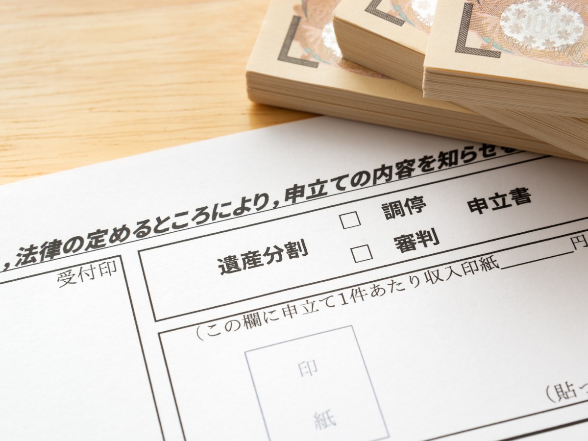 「相続は争続（そうぞく）」を身をもって実感。弟から突然、調停を申し立てられ……売れない実家を手にした世帯年収380万・63歳男性がその代わりに失ったもの
