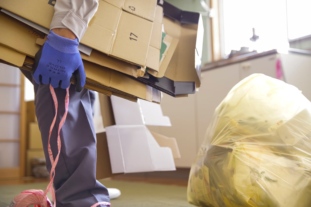 彼女のために徹夜で清掃！「汚部屋」が見違える空間に。妹を優先する夫との葛藤、そして雑草をあえて敷き詰めた庭に起きた468万再生の結末