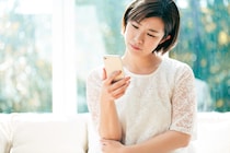 結婚後に気づいた「名もなき家事」を無視する夫の罪。ママたちの不安を解消する「スタンプ送信」の最新テクニックと、掃除中に“行方不明”になった夫の呆れた結末