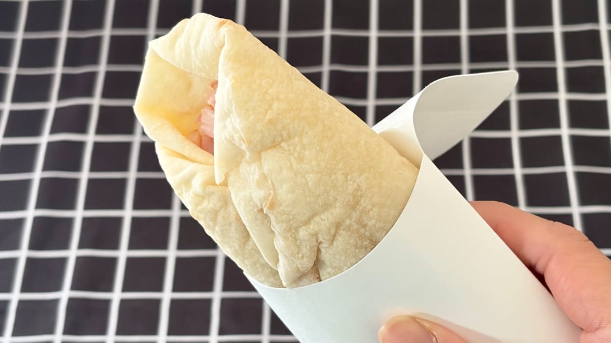 塩味ありでランチやおつまみにもよさそう！【ローソン】の新作ピザロール