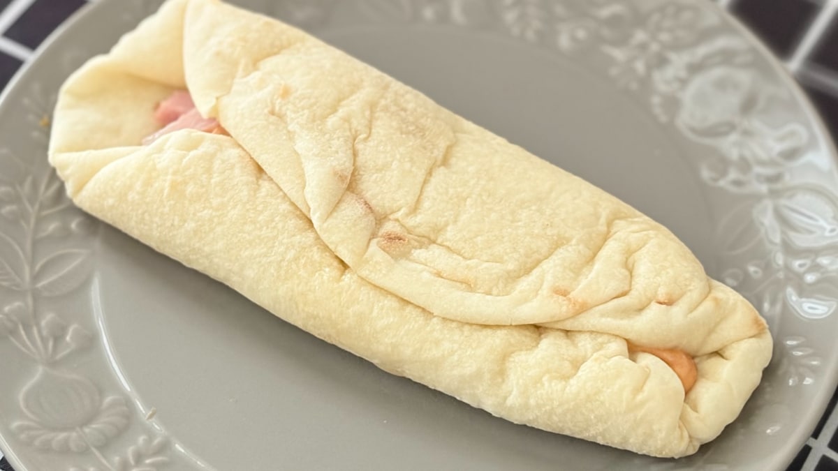 塩味ありでランチやおつまみにもよさそう！【ローソン】の新作ピザロール