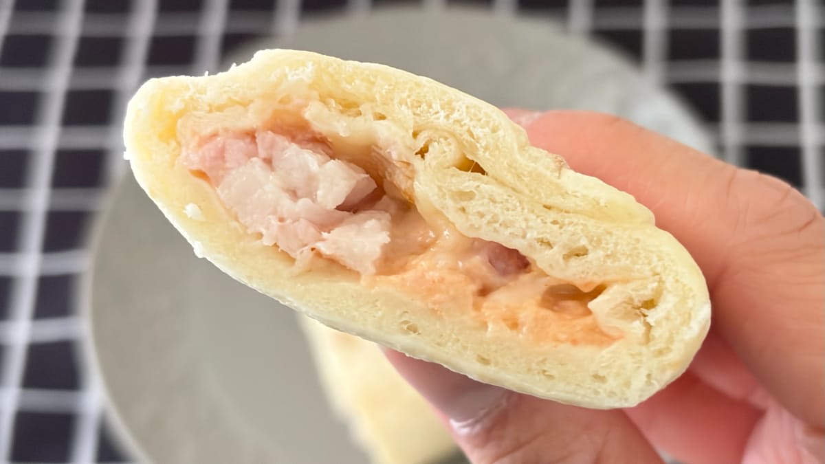 塩味ありでランチやおつまみにもよさそう！【ローソン】の新作ピザロール