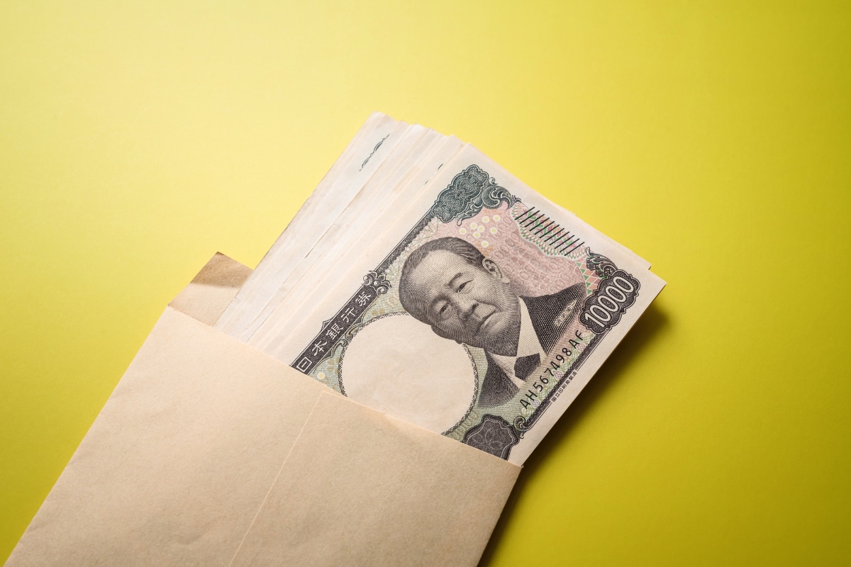 信頼していたのに……同僚に30万円を貸した年収350万・29歳男性が直面した職場での気まずさと後悔