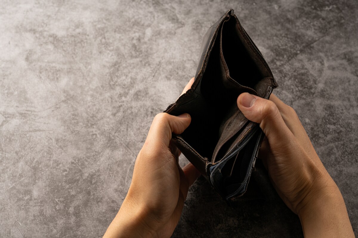 信頼していたのに……同僚に30万円を貸した年収350万・29歳男性が直面した職場での気まずさと後悔