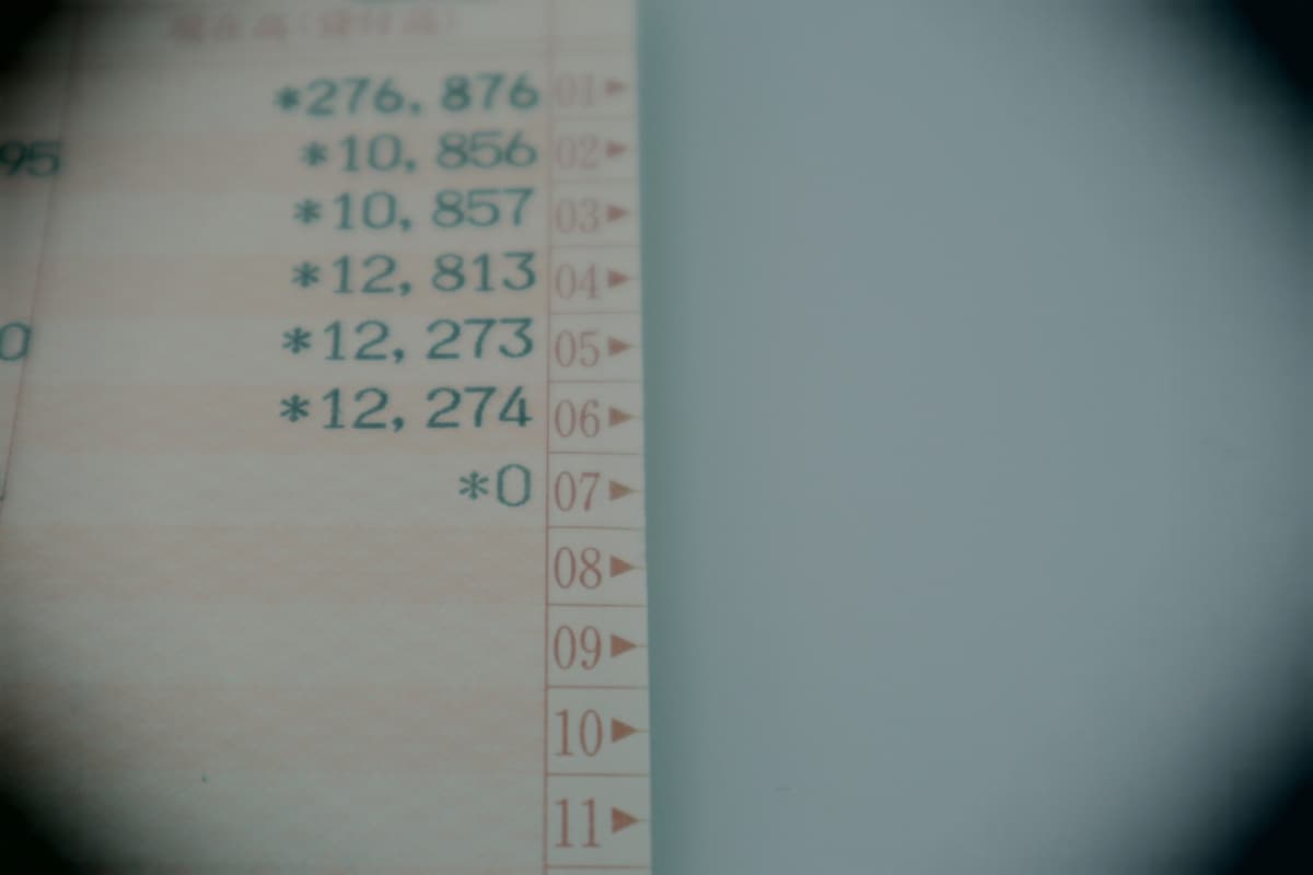 父亡き後、共同経営者の持ち逃げで500万の損失！世帯年収250万未満・64歳女性が相対した「天然の詐欺師」