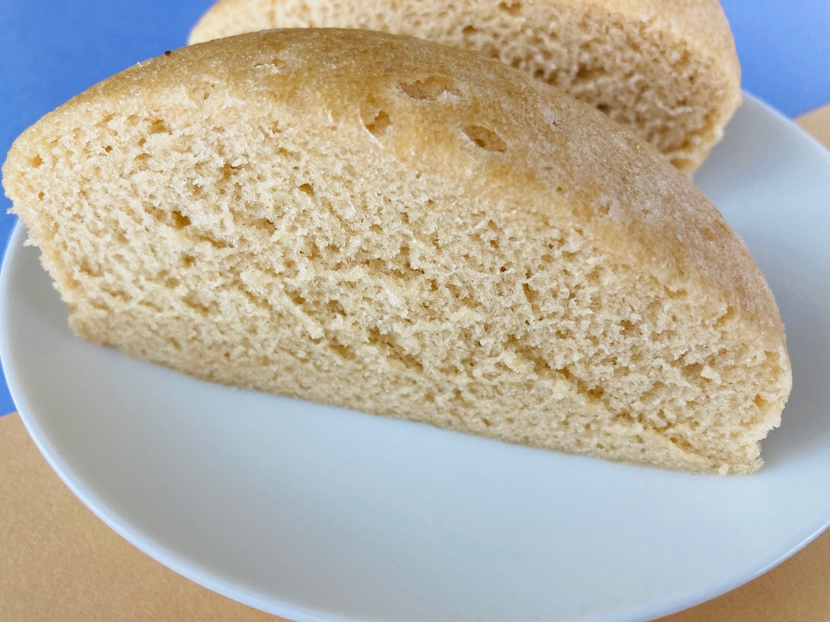 「風味よくて美味しかった！」「ティータイムにぴったり！」【ローソン】ミルクティー味の「ふんわり蒸しケーキ」