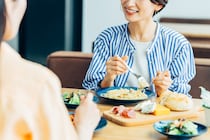 パスタしか食べていないのに5000円？ 勇気を出して伝えた「本音」の結末。加工なしでここまで変わる！男性の肌質改善と、100均の丸シールが「名画」に変わる奇跡の技