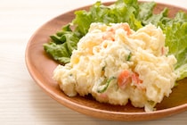 ポテトサラダを「お店の味」に変える“水切り”の魔法。「やってしまった…」青ざめる運転手に男性がかけた言葉…そして、夫が受け取った「中身がパンパンのペットボトル」の正体とは？