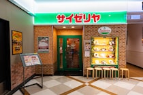  食べ盛りが揃った家族6人のサイゼリヤ会計、驚きの「1万円以下」！？生活費ゼロ・家事ゼロ夫を待ち受けていた「空っぽの家」。100均素材がサンリオの魔法で激変