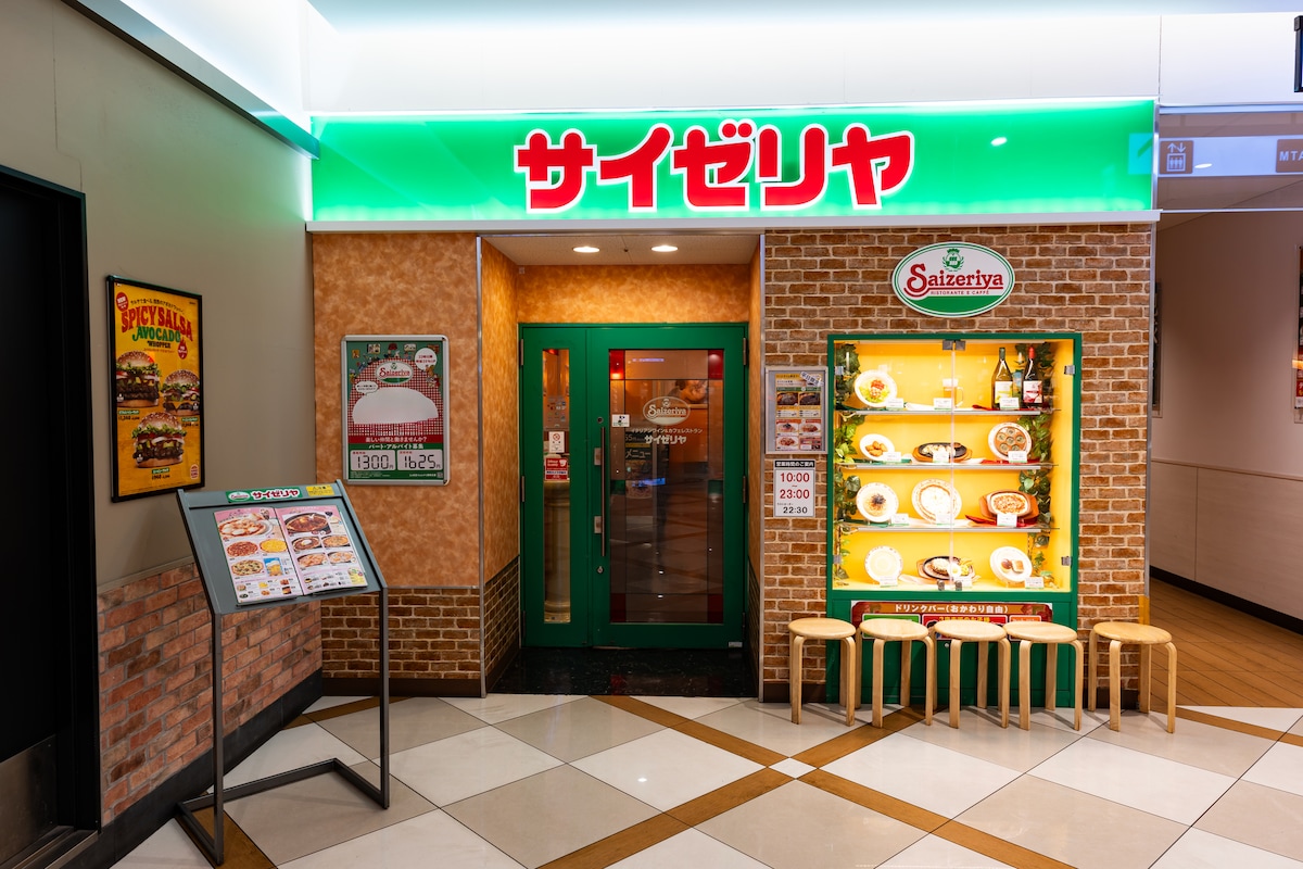  食べ盛りが揃った家族6人のサイゼリヤ会計、驚きの「1万円以下」！？生活費ゼロ・家事ゼロ夫を待ち受けていた「空っぽの家」。100均素材がサンリオの魔法で激変